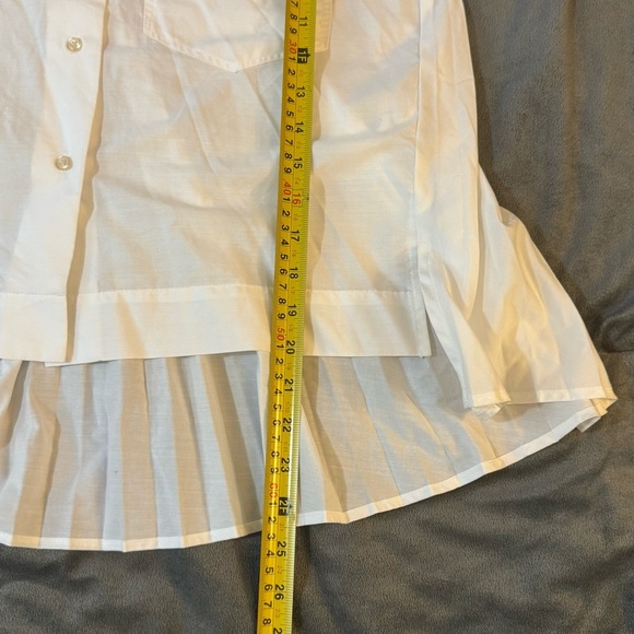 Banana Republic White Button Down Shirt 

#1119 - Picture 3 of 7